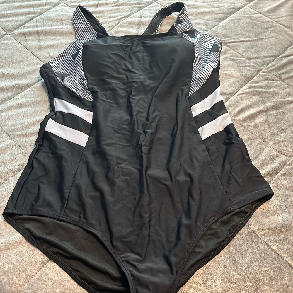 Women’s one piece bathing suits